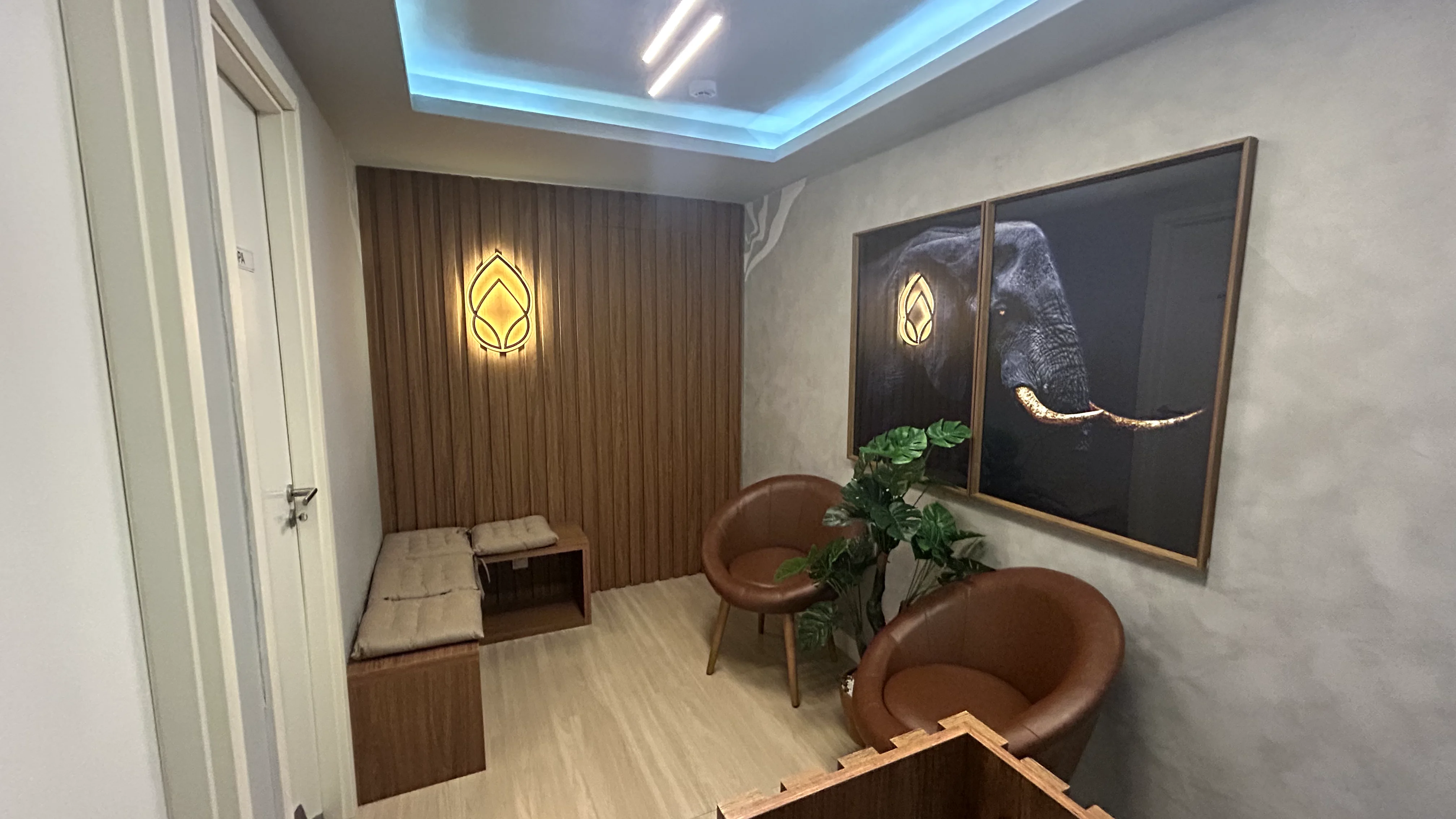 Espaço interno da Clínica Mantra preparado para atendimentos.